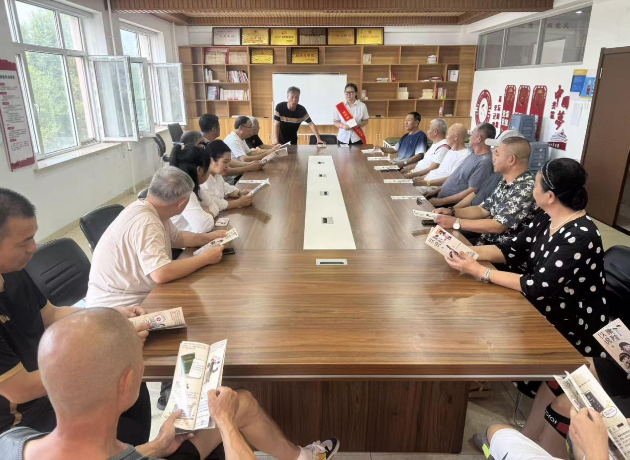 反诈宣传进社区 金融护航暖民心——吉林银行吉林滨江支行开展“反诈防骗，你我同行”金融知识宣传活动